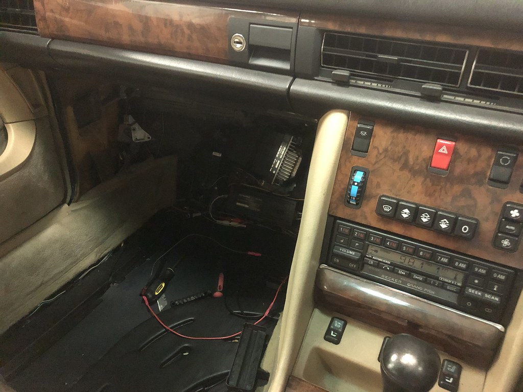 W126 Becker Radio install – part 4