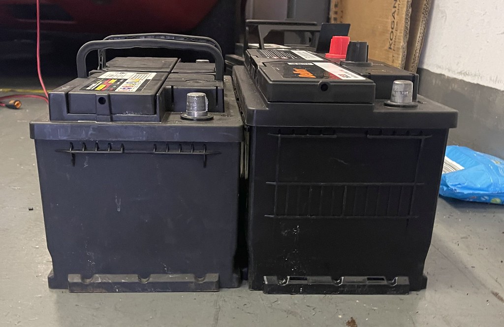 560SEC battery tray