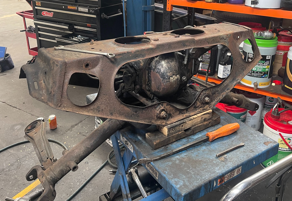 Daimler differential leaks, front brakes and fuel tank
