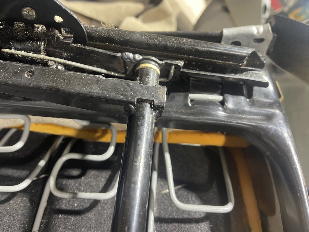 W124 stuck drivers seat