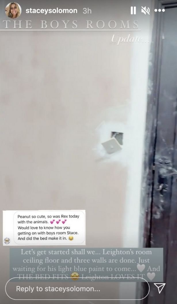 Stacey solomon has given fans a sneak peek at her enormous new essex home which features its own library at 2.5 acres of land. Pickle Cottage Essex House For Sale : Stacey Solomon And