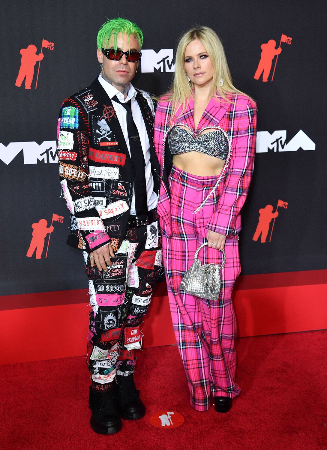 Olivia rodrigo made her mtv awards present debut as avril lavigne returned to her rocker roots together with her new boyfriend. Wtpya 0qtbva3m