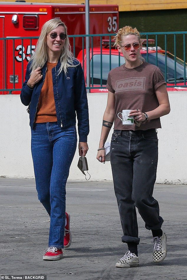 Similarly, dylan meyer is a screenwriter and director by profession. Kristen Stewart And Dylan Meyer Dress Down For A Midday Stop At Mota Cannabis Dispensary In La Opera News
