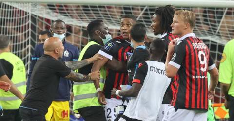 Jets de bouteilles, envahissement de terrain, bagarres et incidents entre supporters, joueurs et personnels d'encadrement des équipes. Maj Nice Om A L Heure Du Surrealisme Opera News