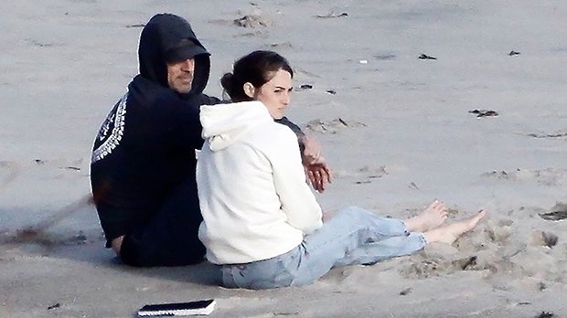 Aaron Rodgers Hawaii - Shailene Woodley Rocks A Bikini With Shirtless Aaron Rodgers As They Go Cliff Jumping In Hawaii Opera News