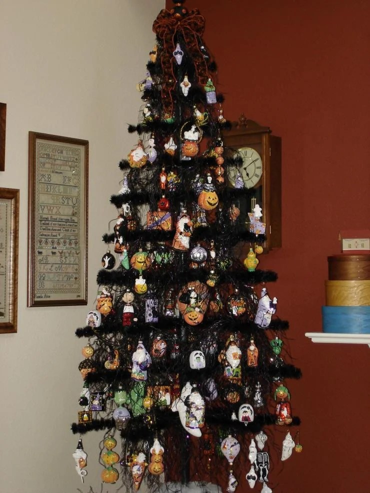 Turning your trees into props makes your yard an extension of your halloween decor and greets your neighbors . 24 Indoor Outdoor Tree Halloween Decorations Ideas