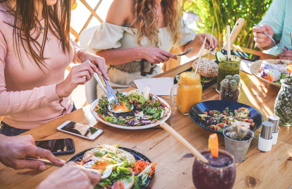 Now it's time for los angeles, the city where you can become anything, and vegetable juice can become lunch. 12 Best Boozy Bottomless Brunch Spots In Los Angeles Restaurant Clicks