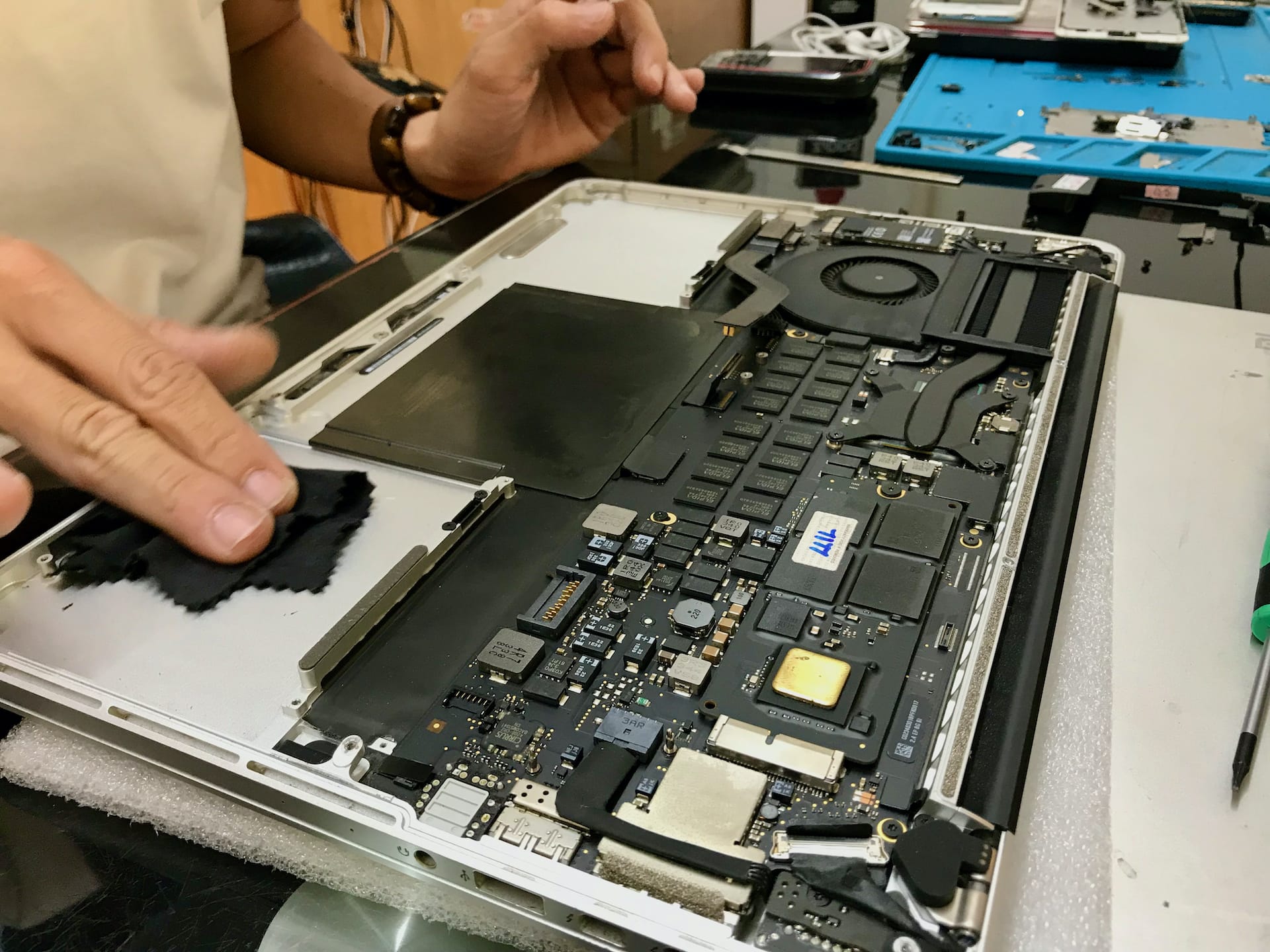 The technical guy is replacing the battery