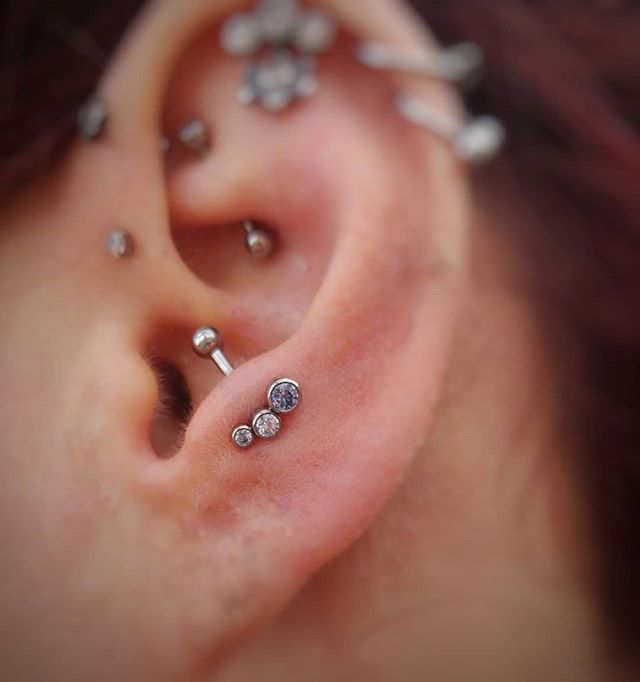 It's formulated with lysozyme and sea salt, which together, help to remove crusted secretions and encourage healing. Anti Tragus Piercing 50 Image Ideas Jewelry Pros & Cons - Right Piercing