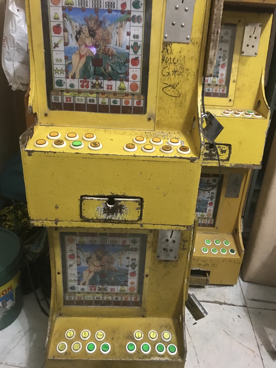 6 na Fruitgame Machines kinumpiska ng mga otoridad sa Pantalan 1, Brgy