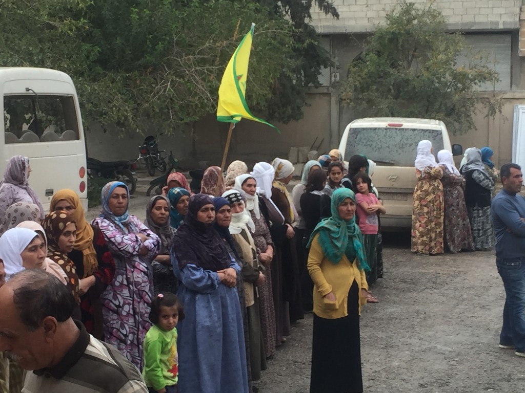 Rojava Parte Tres: Miembros de la Comuna Sehid Kawa C deciden sobre ...