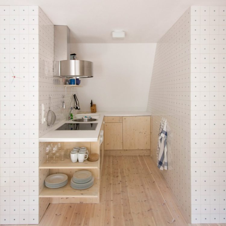 Tak perlu lagi mengecat dinding, dekorasi ruangannya bisa kamu . 15 Desain Dapur Sederhana Tanpa Kitchen Set Rapi Dan Nyaman