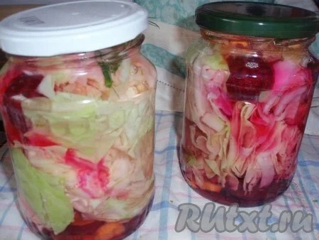 Маринованная капуста со свеклой на зиму. Заготовка из капусты со свёклой на зиму в банках крупными кусками