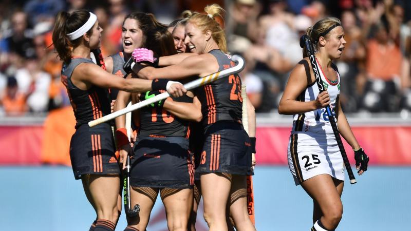 Hockey Frauen : Feldhockey Em Goldtraum Der Deutschen Hockey Damen Geplatzt