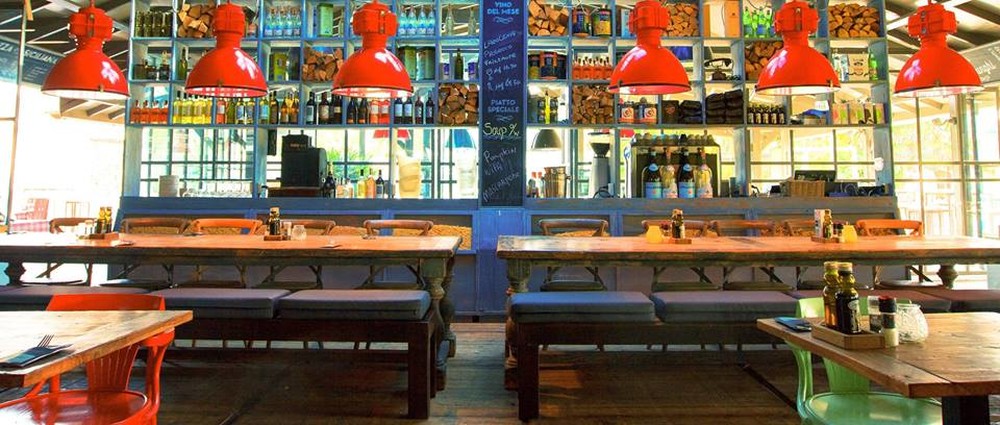 De pastelkleurige huisjes zijn rustig gelegen én toch ligt de gezelligheid van willemstad binnen handbereik. Osteria Rosso | Curacao Restaurants | Curacao