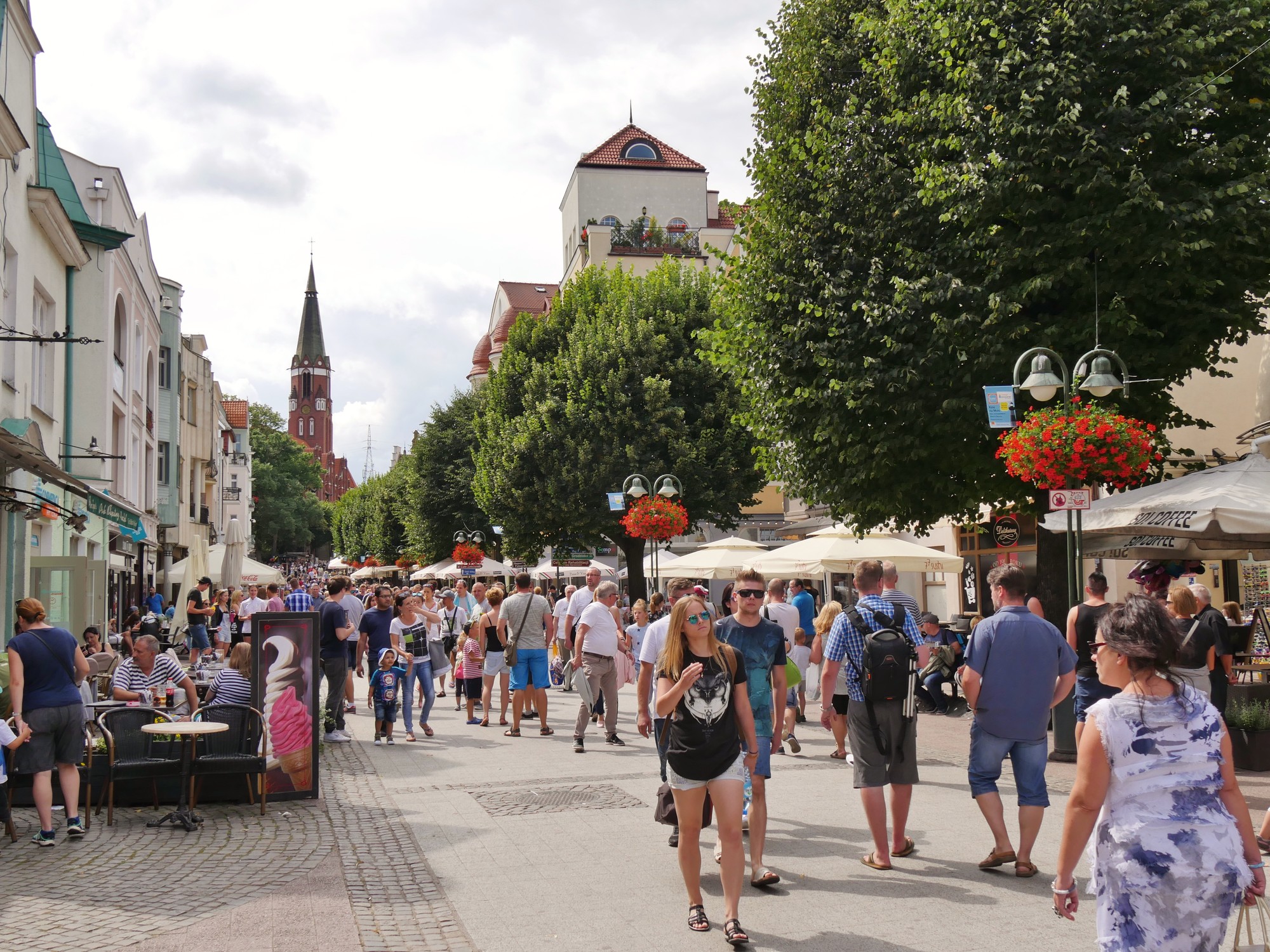 While an interviewer may ask you to elaborate on the education and experiences listed on your resume, they may also ask what you like to do for fun or how you spend your time on the weekends. 'Monciak' | Sopot Sightseeing | Sopot