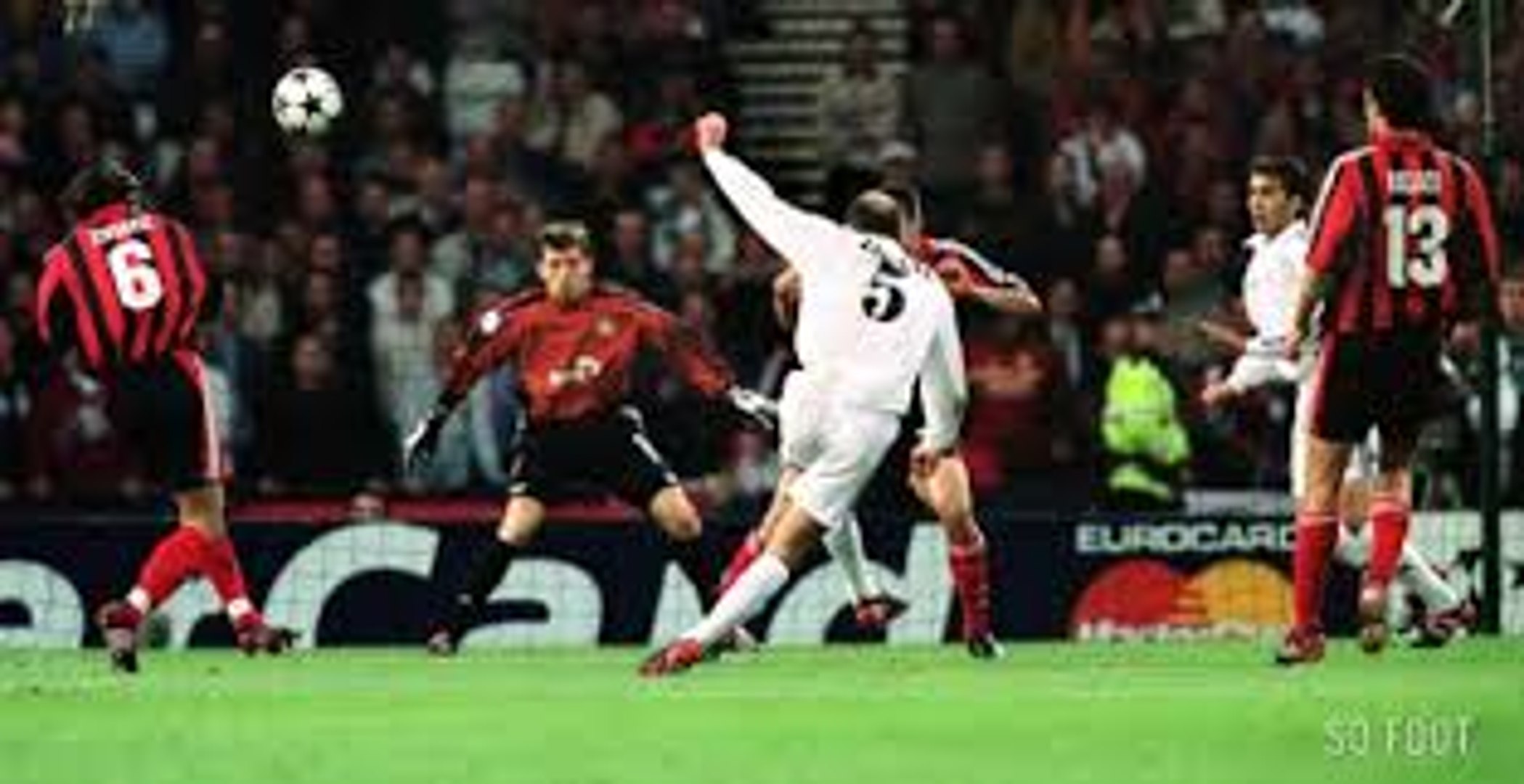 Saat itu, real madrid sedang membangun skuad los galacticos dan membayar 77 juta euro untuk mendapatkan zinedine zidane. Zinedine Zidane Goal Real Madrid Vs Leverkusen Champions League Final 2002 Video Dailymotion