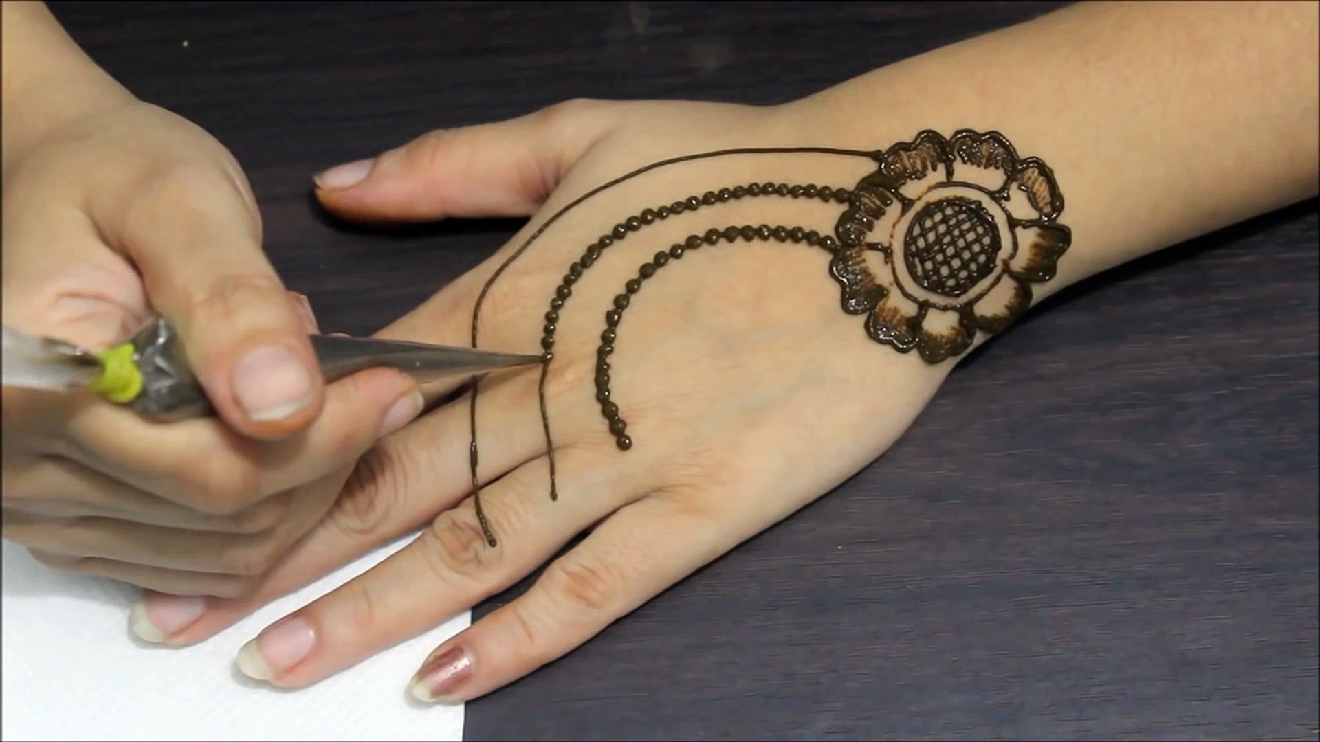 Secara sekilas, desain henna ini tampak . Simple Easy And Beautiful Jewellery Style Mehndi Design Video Dailymotion