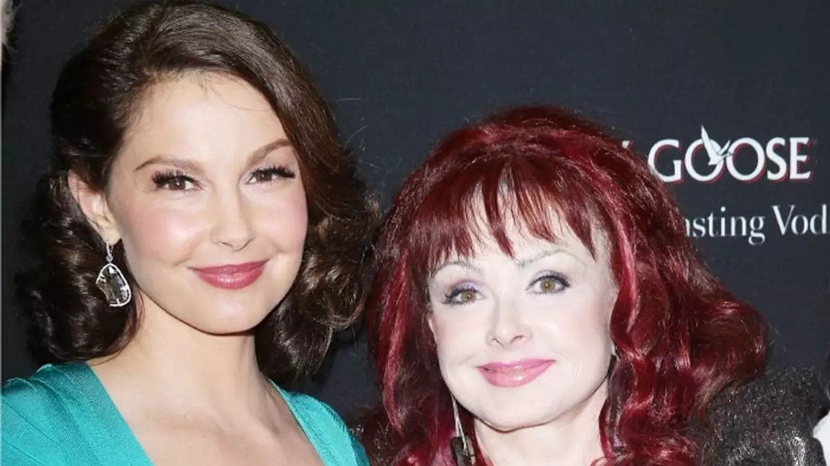 Coping with Loss: Ashley Judd Reflects on the Tragic Death of her Mother
