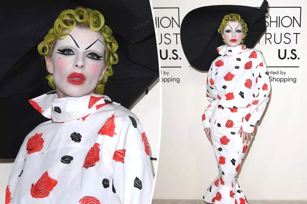 The High-Fashion Circus: Julia Fox’s Daring Red Carpet Statement