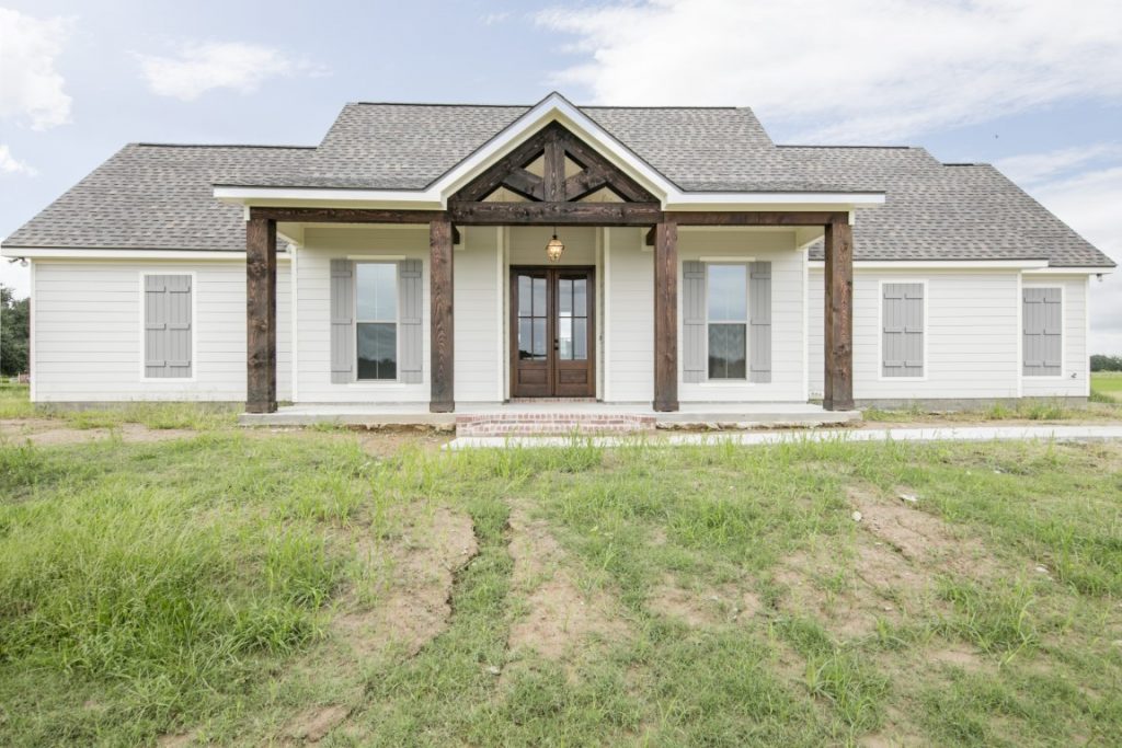 Consider the pop of a black front door, which serves as an extra dose of … Choosing An Exterior Veneer Manuel Builders