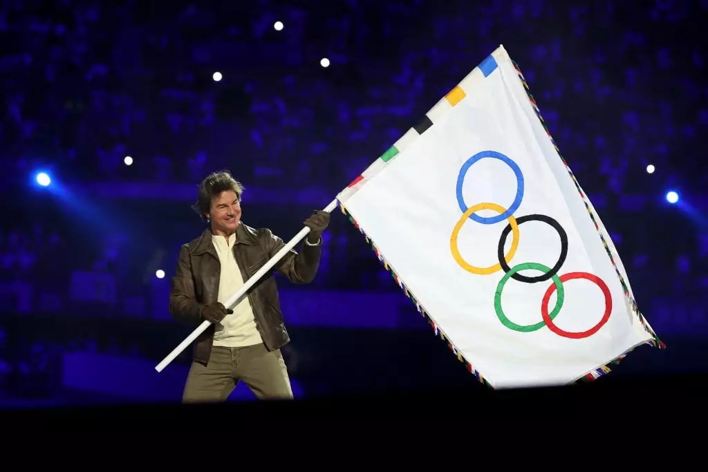 Tom Cruise’s Daring Presence at the Olympic Games Closing Ceremony: A Journey Beyond Hollywood Tom Cruise’s Daring Presence at the Olympic Games Closing Ceremony: A Journey Beyond Hollywood