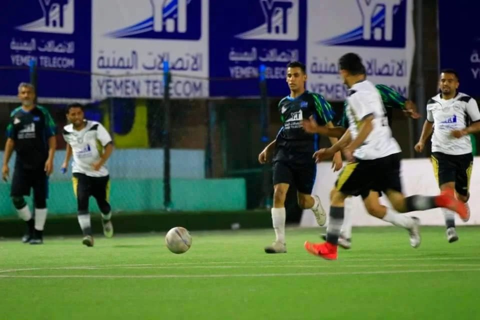 الاتصالات وجمعية الغذاء يحجزان بطاقتي العبور لربع نهائي الشركات