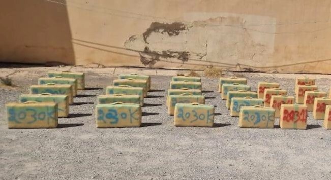 إحباط تهريب 350 كيلوغرامًا من الشيرا بميناء طنجة المتوسط وتوقيف سائق شاحنة للنقل الدولي إحباط تهريب 350 كيلوغرامًا من الشيرا بميناء طنجة المتوسط وتوقيف سائق شاحنة للنقل الدولي