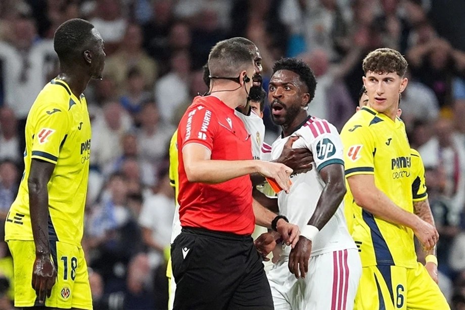 إيقاف فينيسيوس جونيور أربع مباريات وغيابه عن الكلاسيكو أمام برشلونة