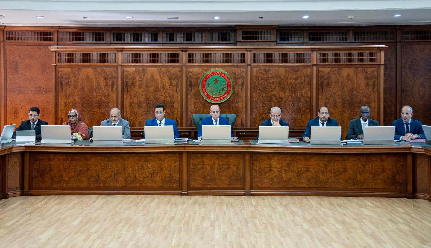 الحكومة تصدق على مشاريع لتحسين التنظيم في الرياضة والكهرباء والتشغيل