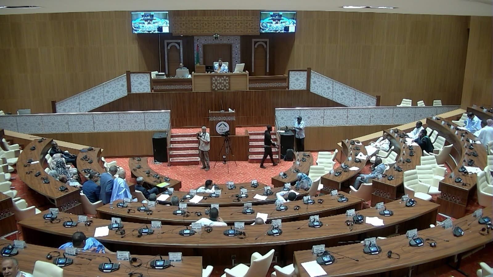 تمييز في الإدارة وضبط الخطاب.. جدل وسجال في البرلمان الموريتاني