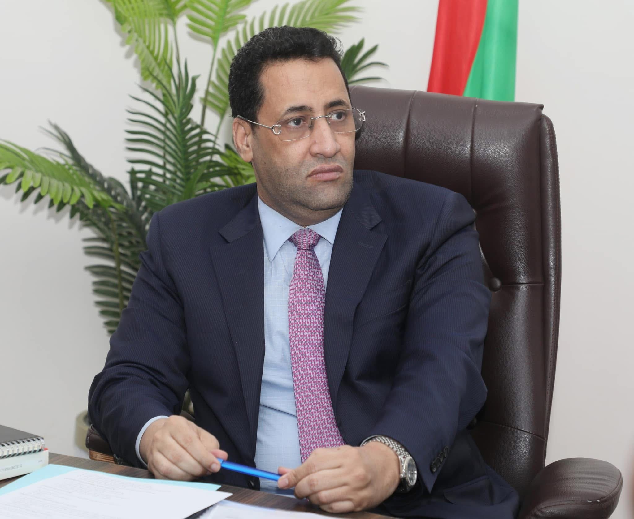 الوزير الأول: الضرائب على المحروقات انخفضت إلى 29% من سعر اللتر