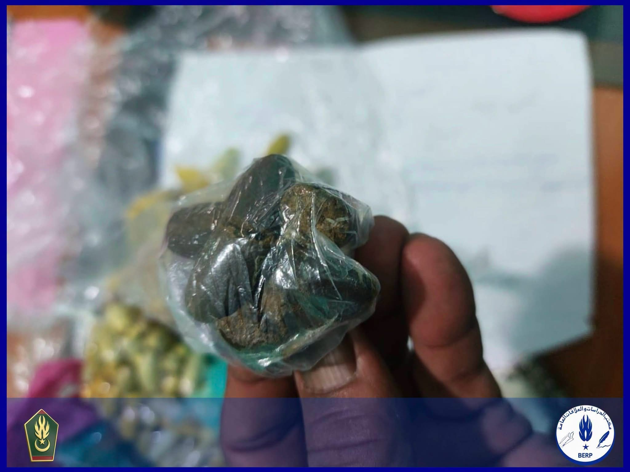 كلاب مدربة تقود الدرك إلى ضبط مخدرات عند بوابة نواذيبو كلاب مدربة تقود الدرك إلى ضبط مخدرات عند بوابة نواذيبو