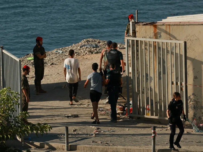 المغرب: معلومات مضللة وشبكات إتجار بالبشر وراء موجة العبور إلى سبتة