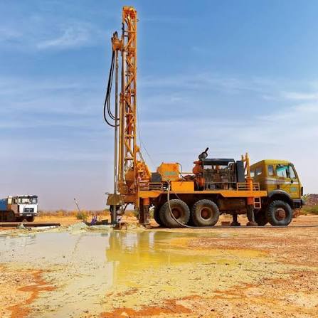 وزارة المياه: الحفر العميق في الطينطان يصل إلى 518 مترا