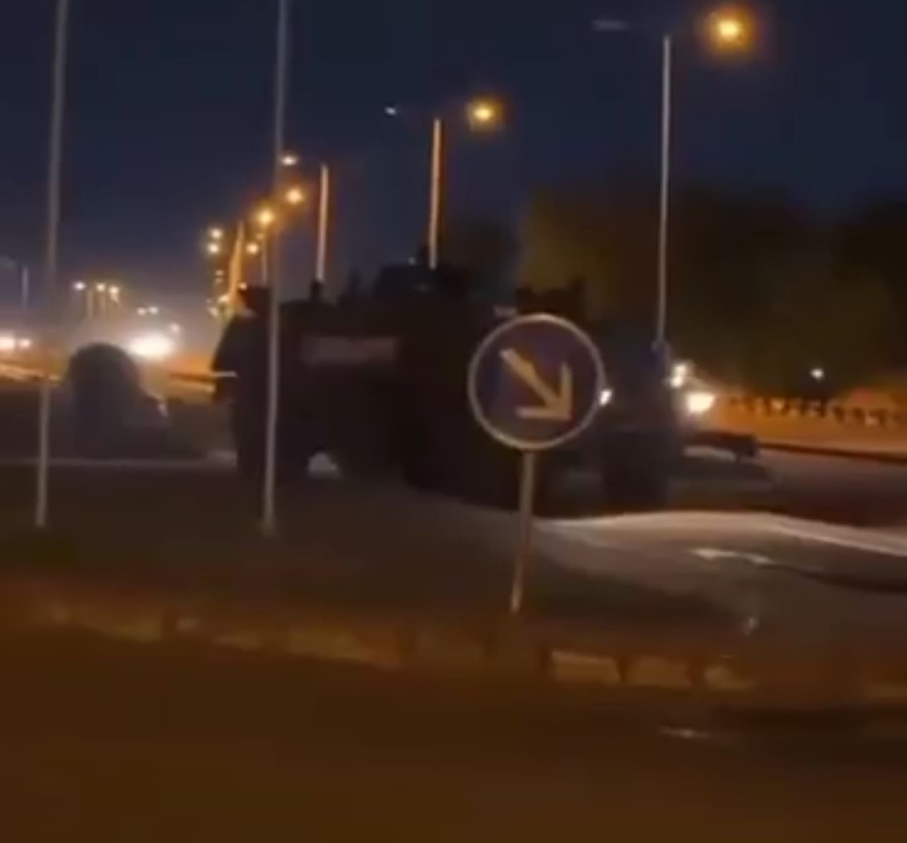 النيجر.. انقطاع بث التلفزيون الوطني وانتشار عسكري حول الرئاسة النيجر.. انقطاع بث التلفزيون الوطني وانتشار عسكري حول الرئاسة