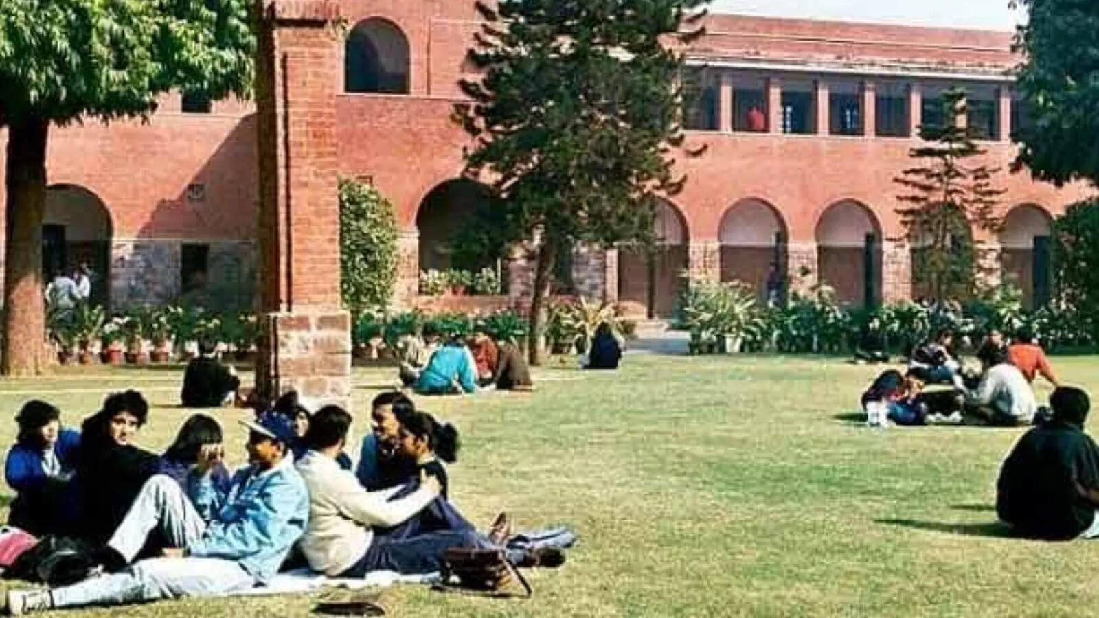 Teachers slam DU for ‘communal and casteist’ admission form; varsity says ‘inadvertent error’, ET Education Teachers slam DU for ‘communal and casteist’ admission form; varsity says ‘inadvertent error’, ET Education