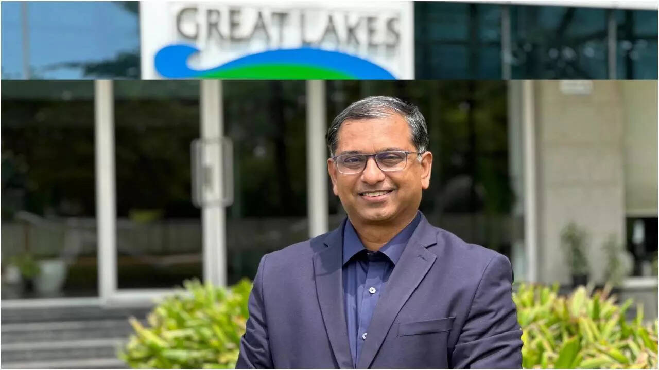 Navigating between tradition and transformation in education, ETEducation Navigating between tradition and transformation in education, ETEducation