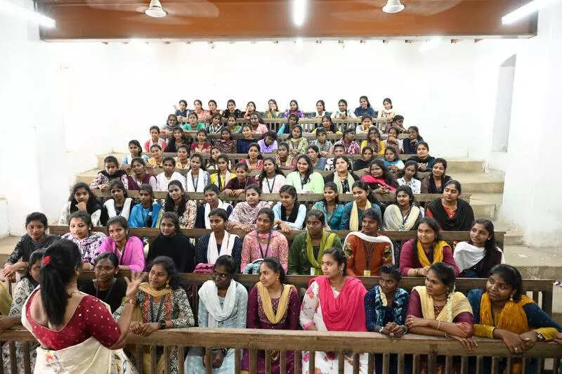 Labs in govt colleges to be brought up to date, ETEducation Labs in govt colleges to be brought up to date, ETEducation