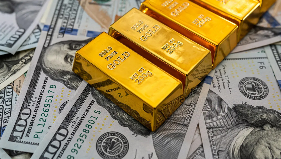 الذهب ينخفض أكثر من 1% مع صعود الدولار وسط معاملات ضعيفة