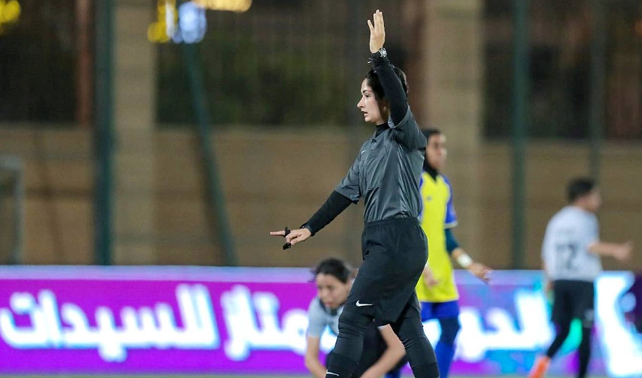اعتماد 3 حكمات سعوديات دوليات لدى «فيفا» اعتماد 3 حكمات سعوديات دوليات لدى «فيفا»