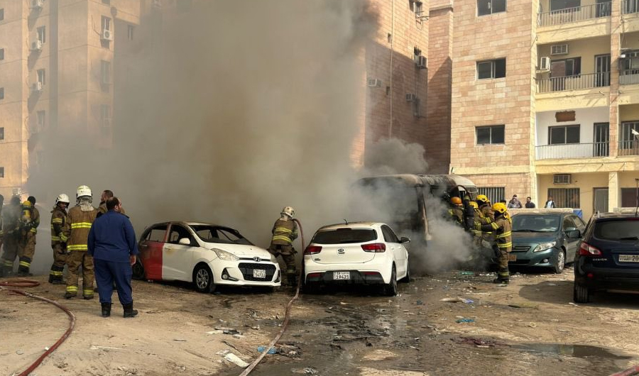 &laquo;الإطفاء&raquo;: السيطرة على حريق مهملات امتد إلى عدد من المركبات في أبوحليفة