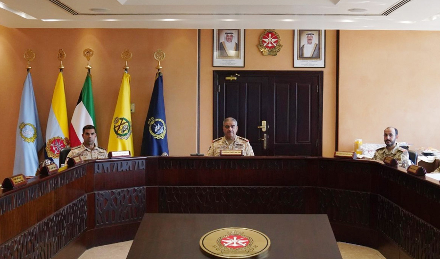 رئيس الأركان العامة للجيش يترأس اجتماع اللجنة العليا لشؤون الضباط