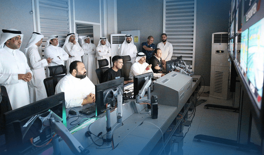 وزير الإعلام والثقافة عبدالرحمن المطيري يتفقد استوديوهات قناة الأخبار