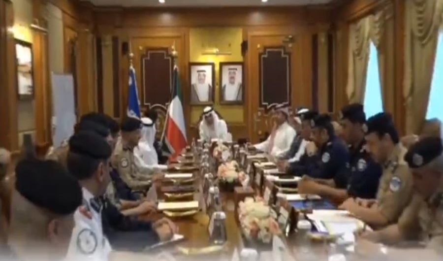 وزير الداخلية: الاستعانة بالطيران العامودي لرصد تعديات المناطق الصحراوية وزير الداخلية: الاستعانة بالطيران العامودي لرصد تعديات المناطق الصحراوية