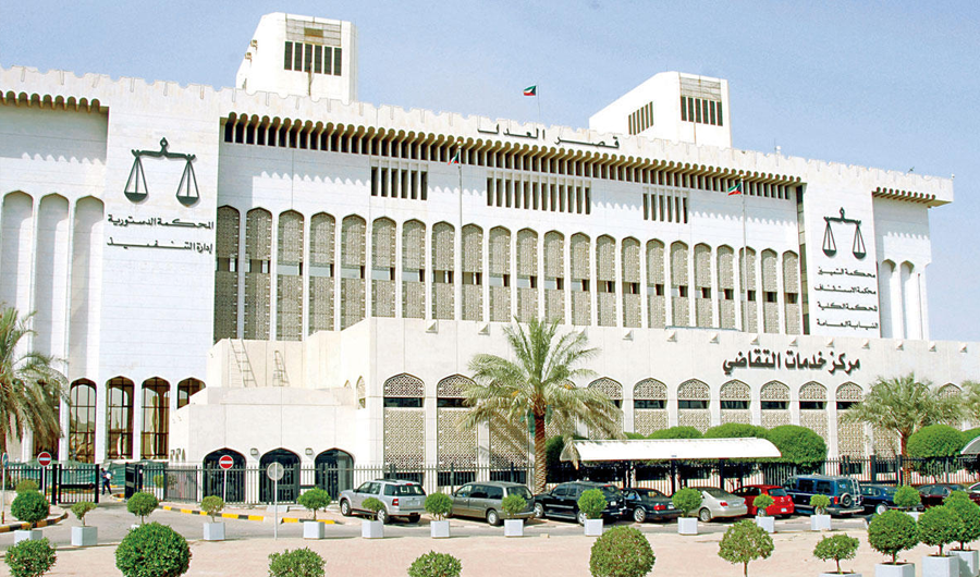 «الجنايات»: حبس قيادي تنفيذي ورئيس تنفيذي لإحدى الشركات النفطية 10 سنوات مع الشغل «الجنايات»: حبس قيادي تنفيذي ورئيس تنفيذي لإحدى الشركات النفطية 10 سنوات مع الشغل