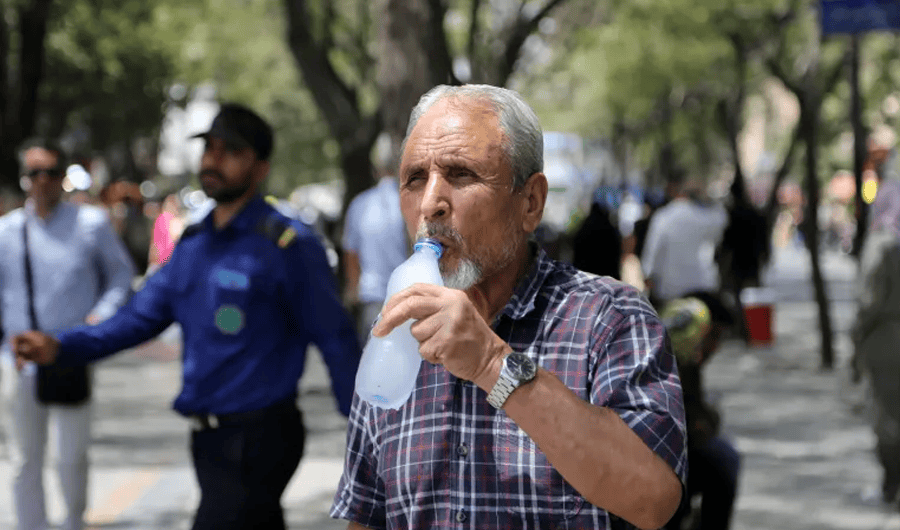 إيران تعطل الدوام الرسمي غداً الأحد بسبب ارتفاع درجات الحرارة