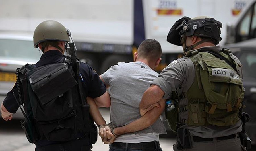 الاحتلال يعتقل 3 فلسطينيين ويقتحم عدة مناطق في الخليل