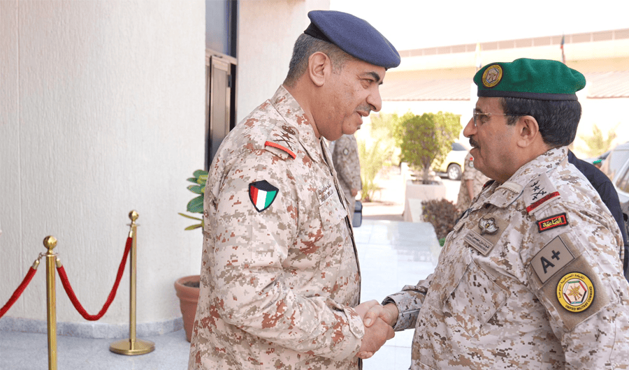 رئيس الأركان يبحث مع قائد القيادة العسكرية الموحدة لمجلس التعاون أهم المواضيع ذات الإهتمام المشترك