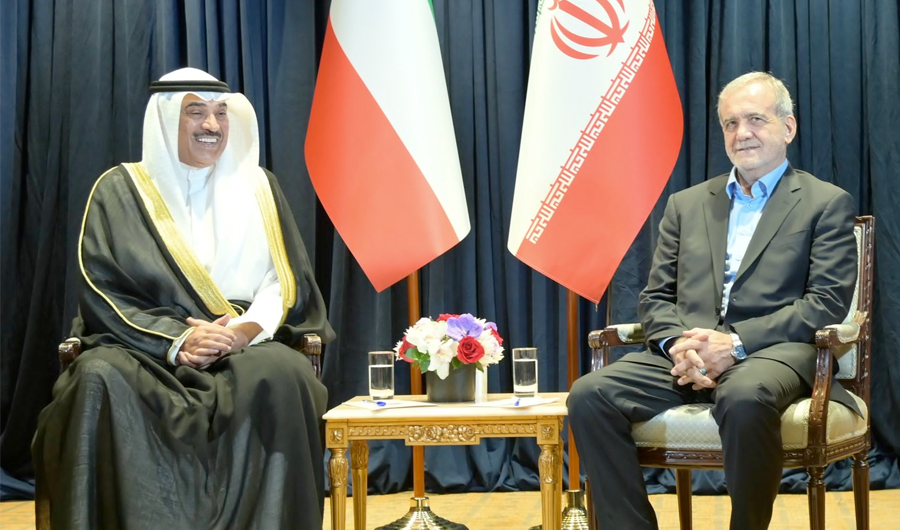 ممثل سمو الأمير سمو ولي العهد يلتقي الرئيس الإيراني